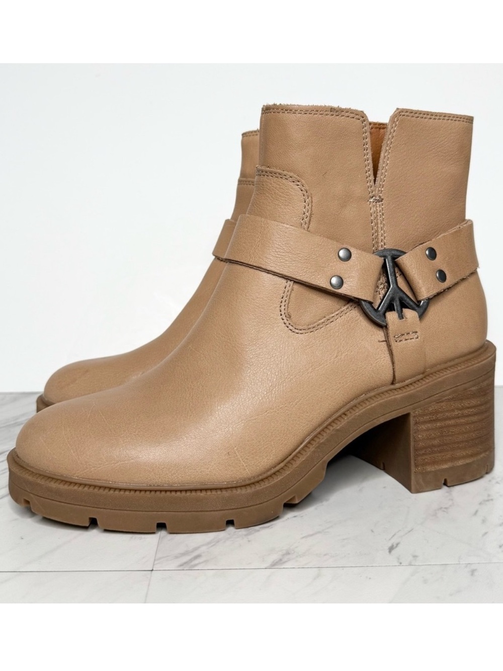 Lucky Brand Soxton Lug Sole Tan Leather Bootie 9M